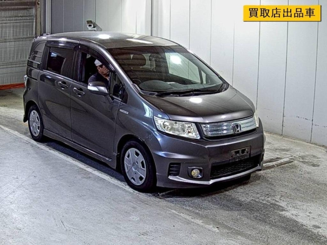 HONDA FREED — фото