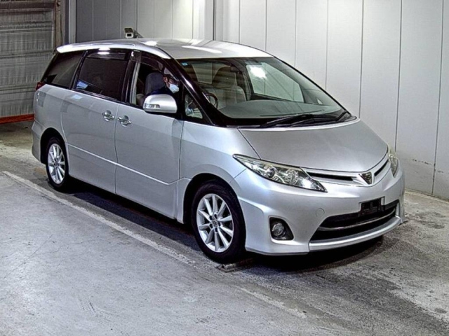 TOYOTA ESTIMA — фото