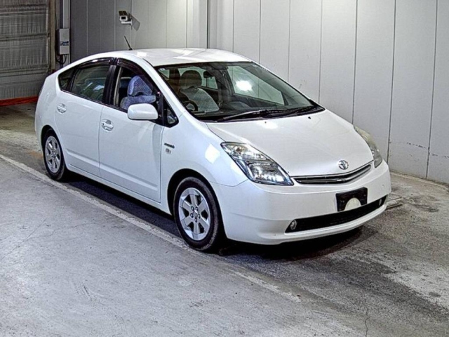 TOYOTA PRIUS — фото