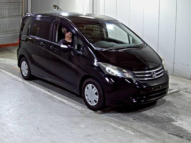 HONDA FREED — фото