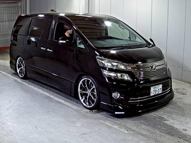 TOYOTA VELLFIRE — фото