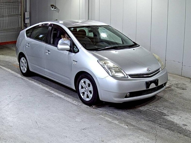 TOYOTA PRIUS — фото