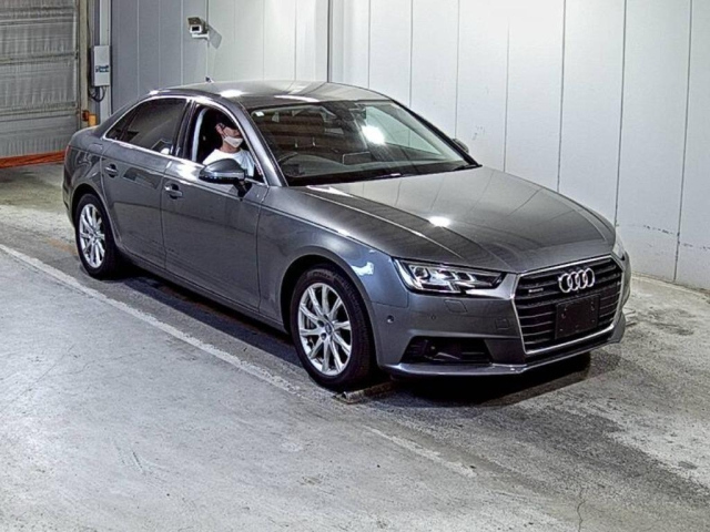 AUDI A4 — фото