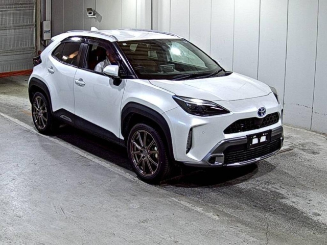 TOYOTA YARIS — фото