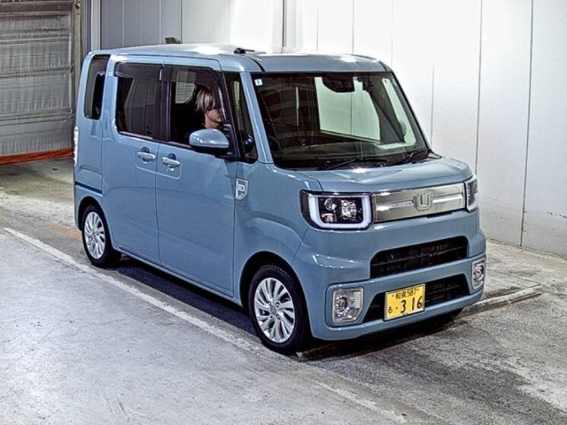 DAIHATSU WAKE — фото