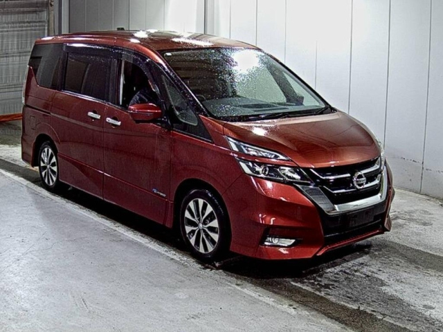 NISSAN SERENA — фото