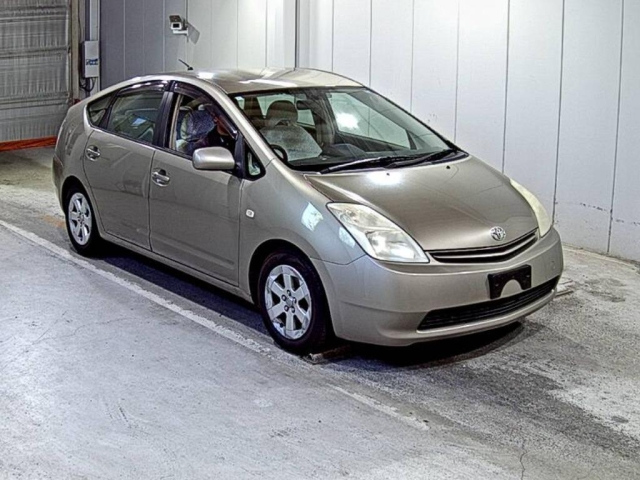 TOYOTA PRIUS — фото
