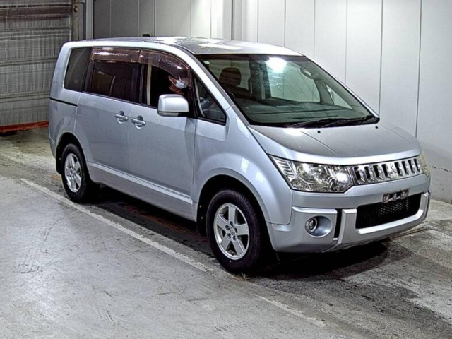MITSUBISHI DELICA — фото