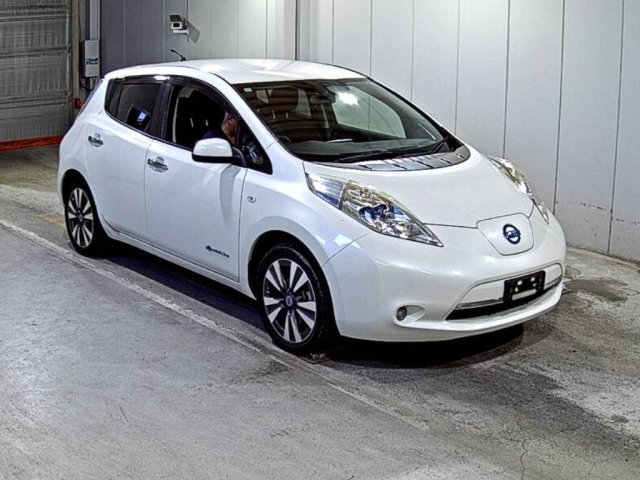 NISSAN LEAF