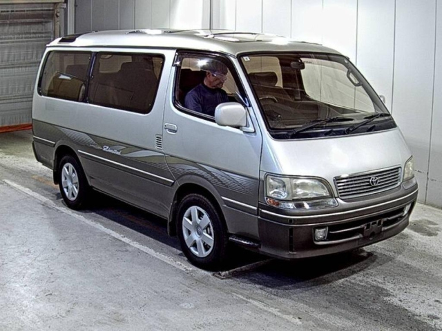 TOYOTA HIACE — фото