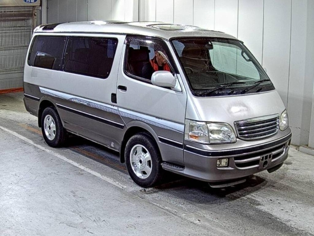 TOYOTA HIACE — фото