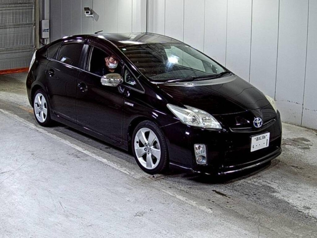 TOYOTA PRIUS — фото