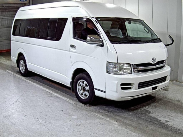 TOYOTA HIACE — фото