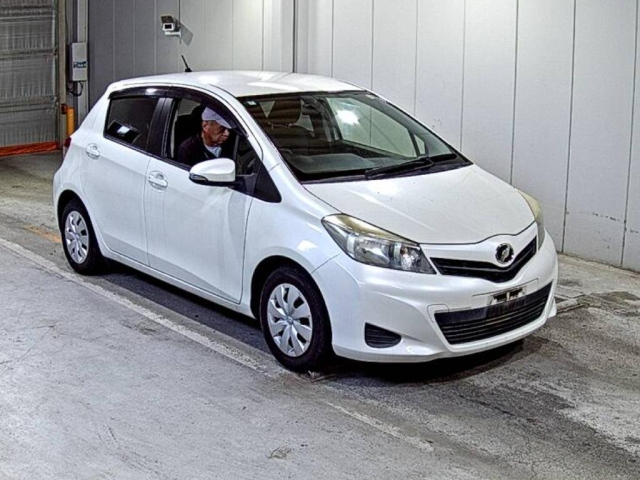 TOYOTA VITZ — фото