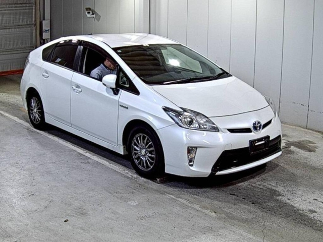 TOYOTA PRIUS — фото