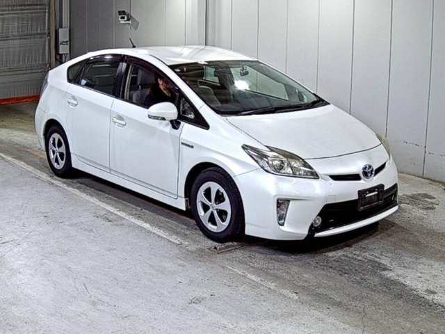 TOYOTA PRIUS — фото
