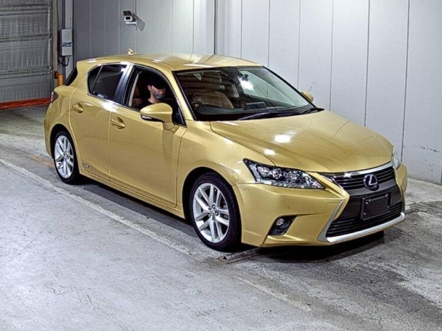 LEXUS CT — фото