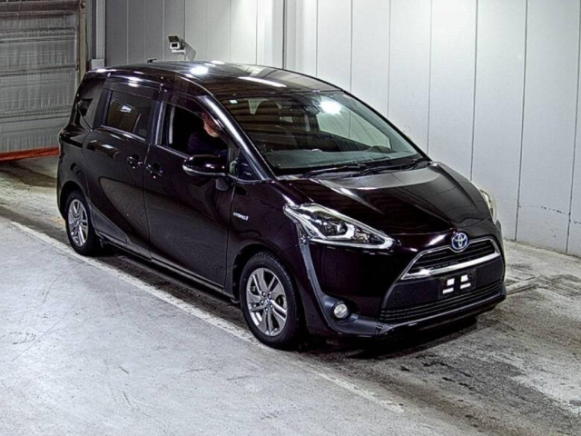 TOYOTA SIENTA — фото