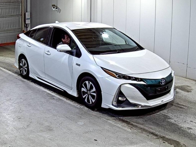 TOYOTA PRIUS — фото