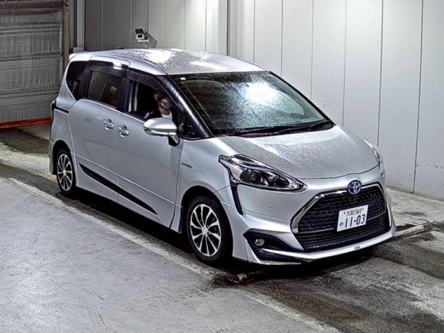 TOYOTA SIENTA — фото