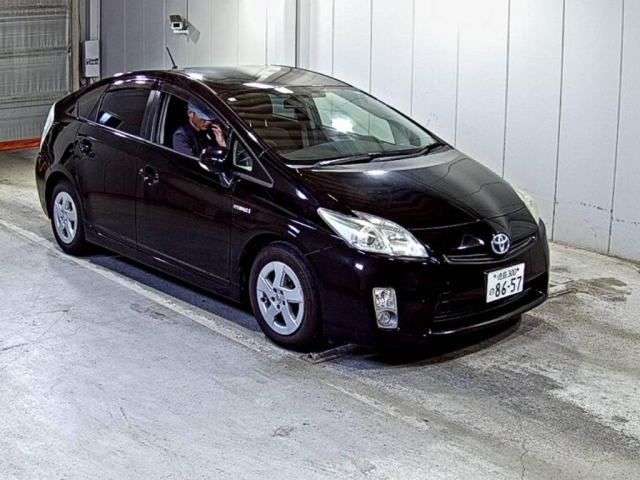 TOYOTA PRIUS — фото
