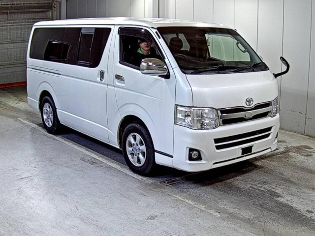 TOYOTA HIACE — фото