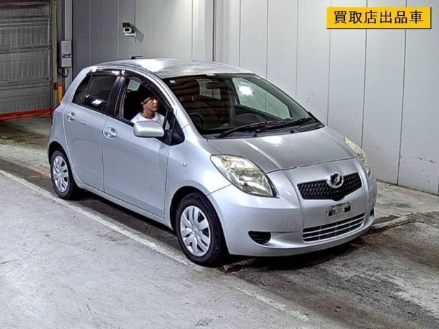 TOYOTA VITZ — фото