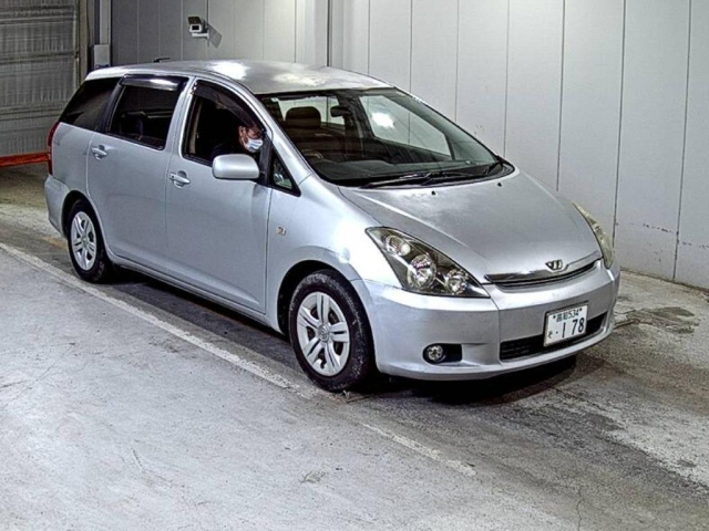 TOYOTA WISH — фото