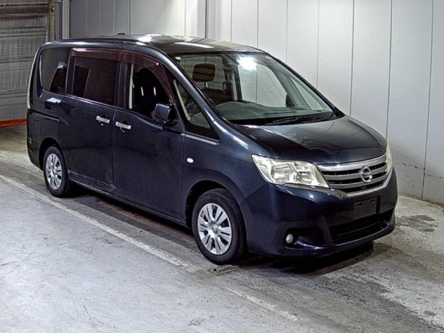 NISSAN SERENA — фото