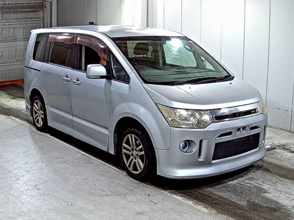 MITSUBISHI DELICA — фото