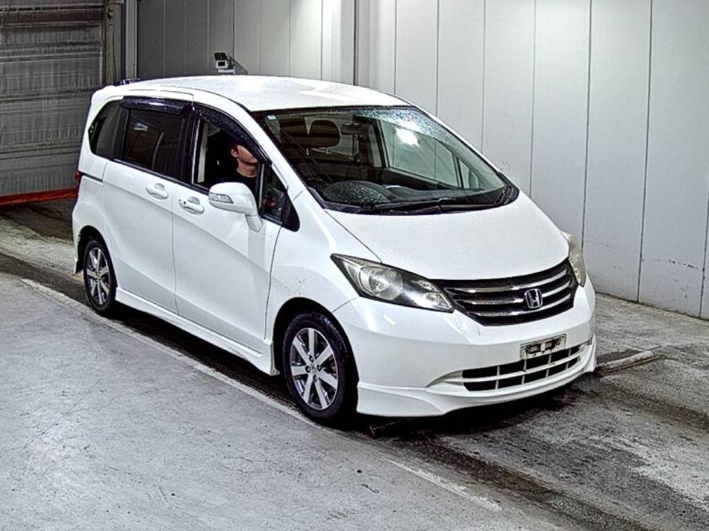 HONDA FREED — фото