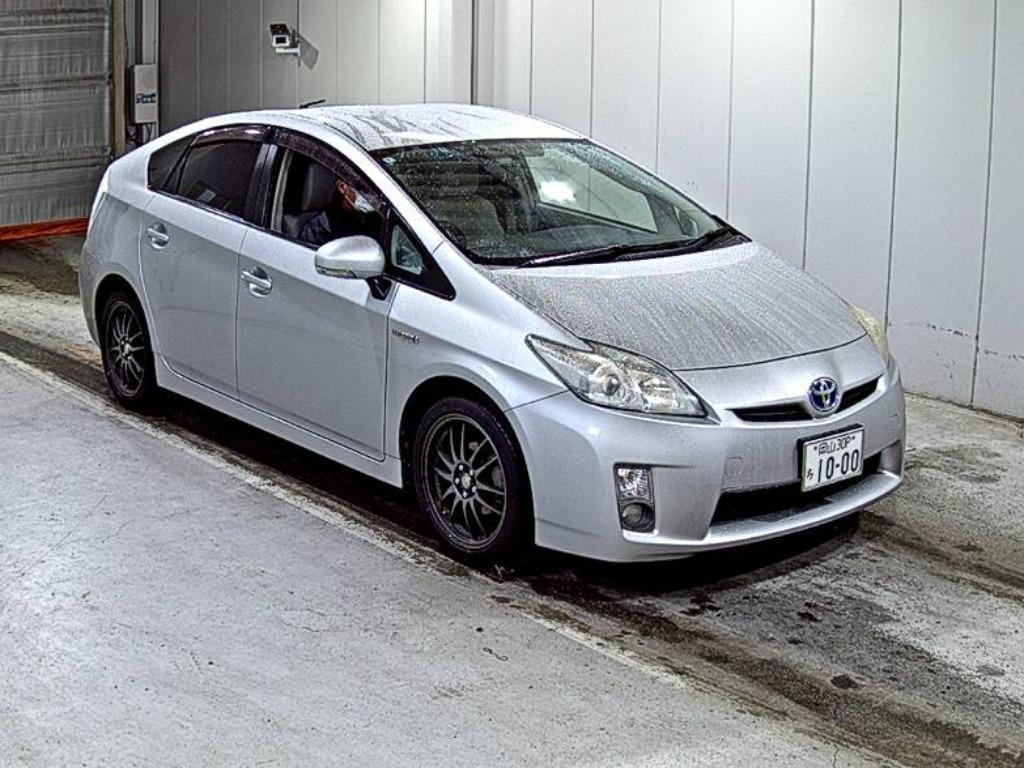 TOYOTA PRIUS — фото