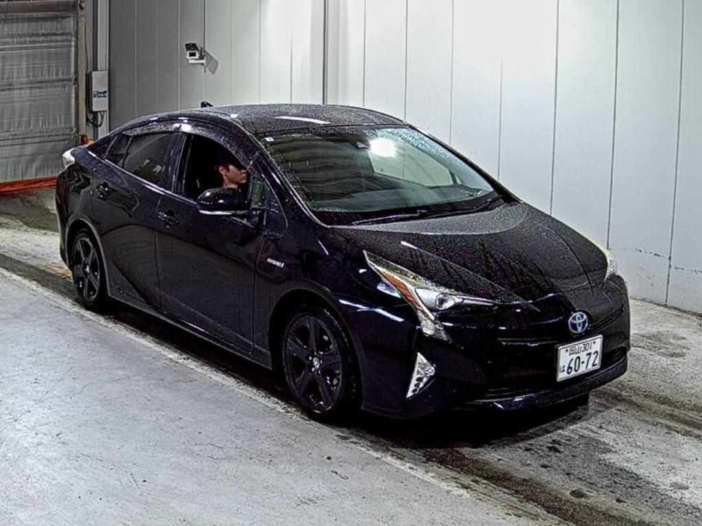 TOYOTA PRIUS — фото