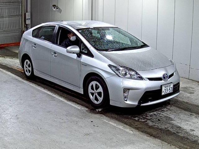 TOYOTA PRIUS — фото