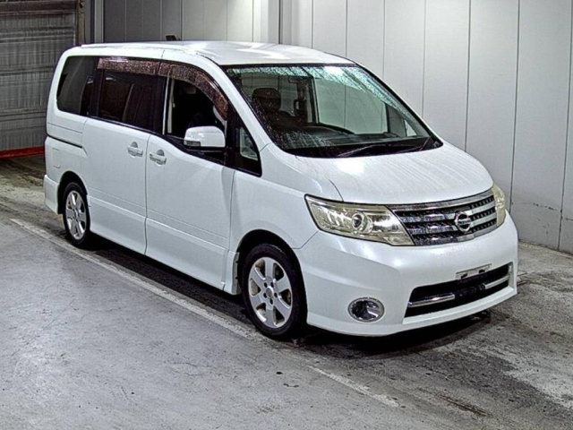 NISSAN SERENA — фото