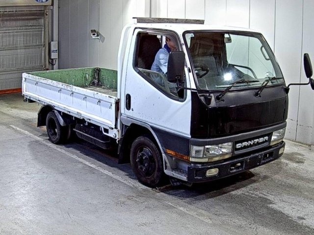 MITSUBISHI CANTER — фото