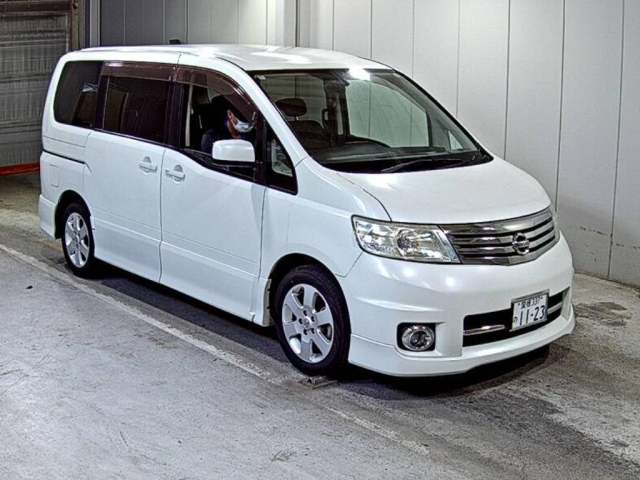 NISSAN SERENA — фото