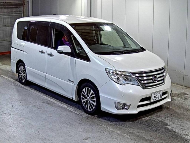 NISSAN SERENA — фото