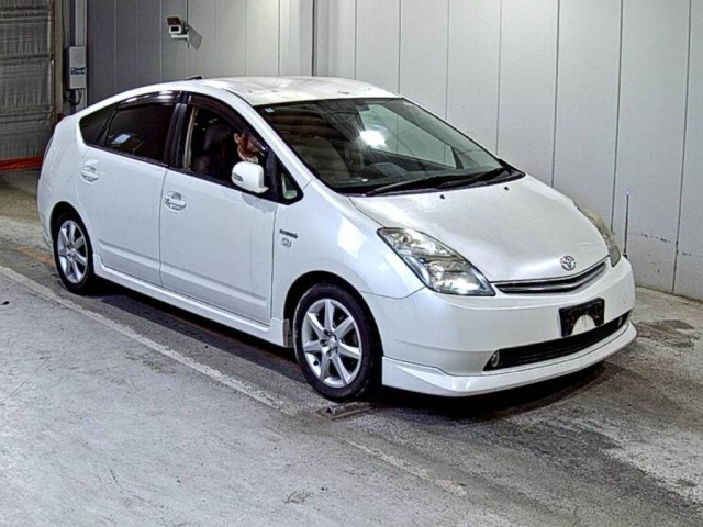 TOYOTA PRIUS — фото