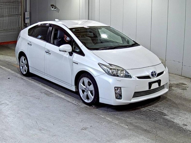 TOYOTA PRIUS — фото