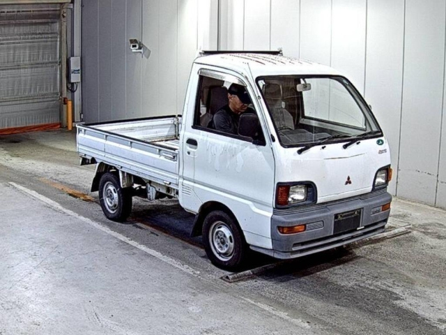MITSUBISHI MINICAB — фото