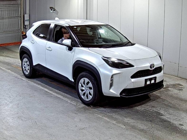 TOYOTA YARIS — фото