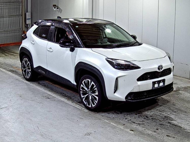 TOYOTA YARIS — фото