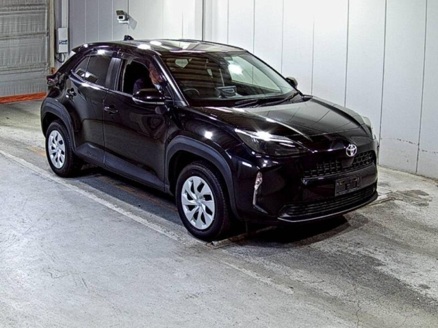 TOYOTA YARIS — фото
