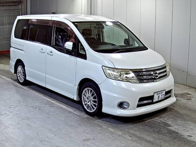 NISSAN SERENA — фото