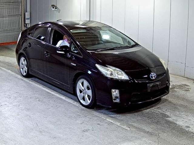 TOYOTA PRIUS — фото