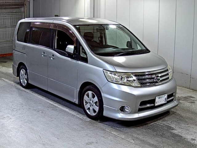 NISSAN SERENA — фото