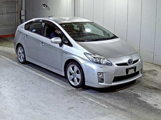 TOYOTA PRIUS — фото