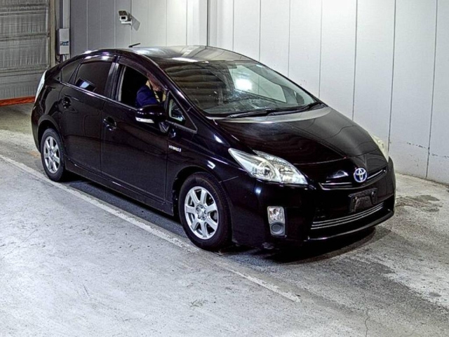 TOYOTA PRIUS — фото