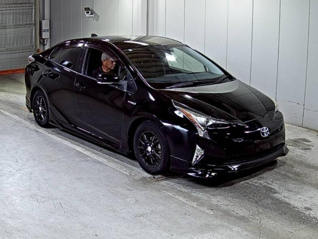 TOYOTA PRIUS — фото